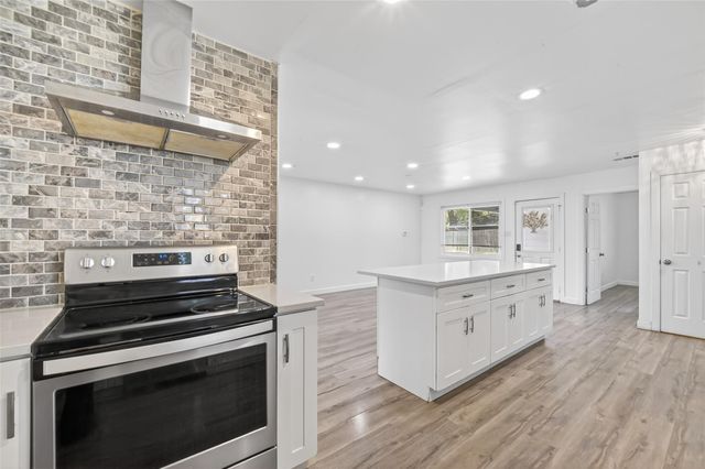 5822 Reamer Street, Houston, TX 77074