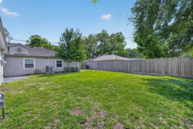 5822 Reamer Street, Houston, TX 77074