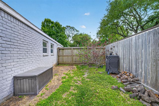 5822 Reamer Street, Houston, TX 77074