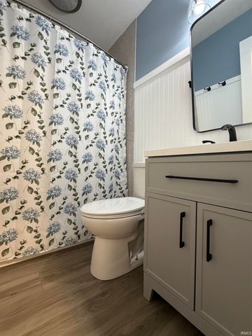 766 Rocky Creek East, Bedford, IN 47421