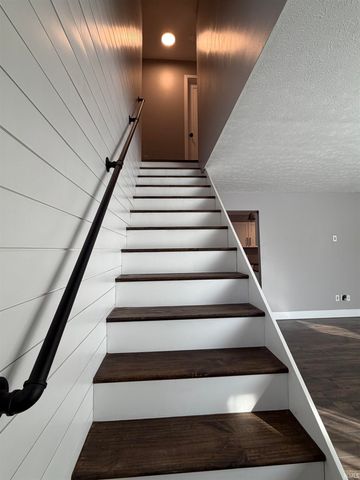 766 Rocky Creek East, Bedford, IN 47421