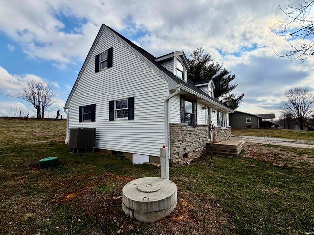 766 Rocky Creek East, Bedford, IN 47421