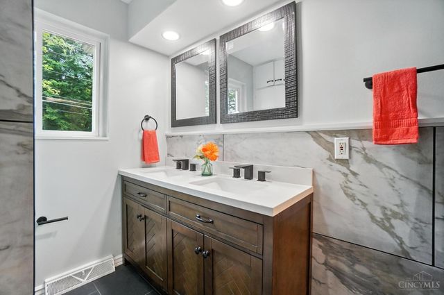 2000 Neeb Road, Green Twp, OH 45233