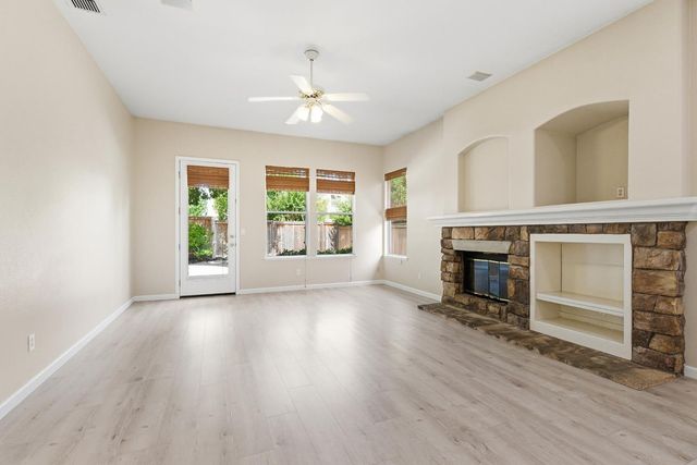 2875 Barret Dr, Roseville, CA 95661