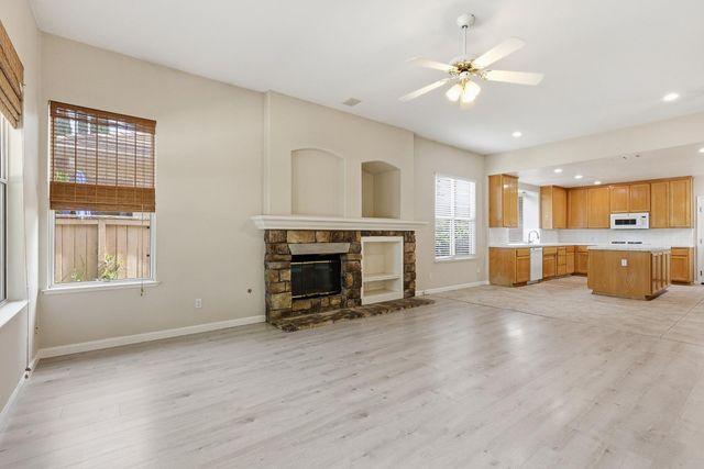 2875 Barret Dr, Roseville, CA 95661