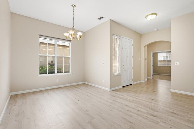 2875 Barret Dr, Roseville, CA 95661