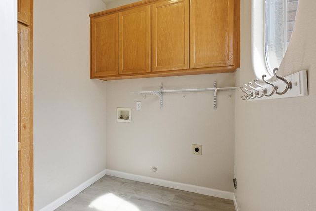 2875 Barret Dr, Roseville, CA 95661