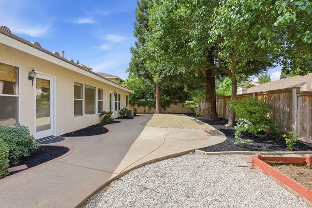 2875 Barret Dr, Roseville, CA 95661