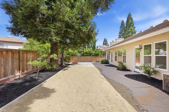 2875 Barret Dr, Roseville, CA 95661
