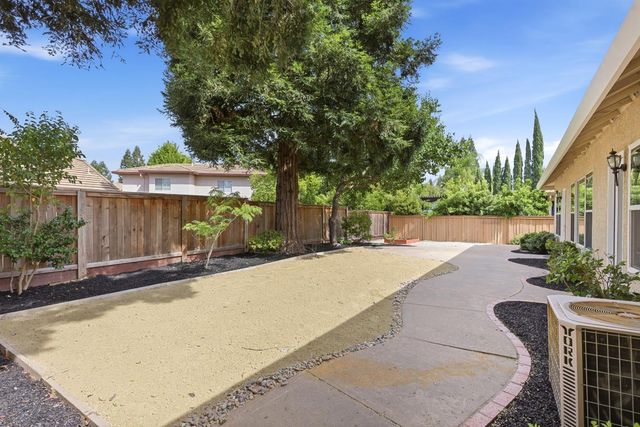2875 Barret Dr, Roseville, CA 95661