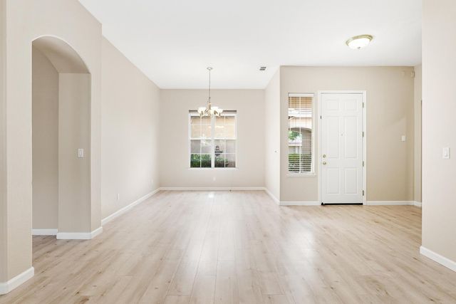2875 Barret Dr, Roseville, CA 95661