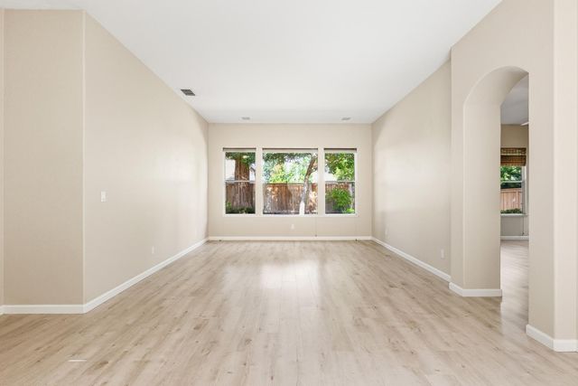 2875 Barret Dr, Roseville, CA 95661