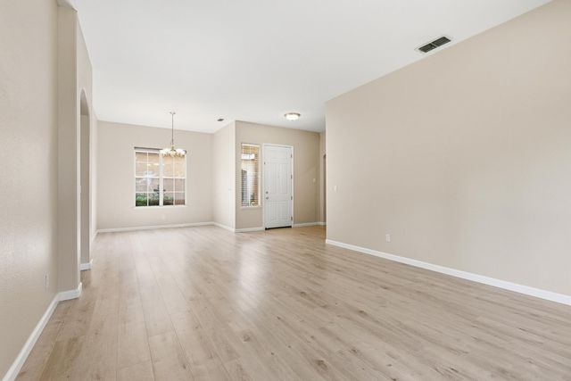 2875 Barret Dr, Roseville, CA 95661