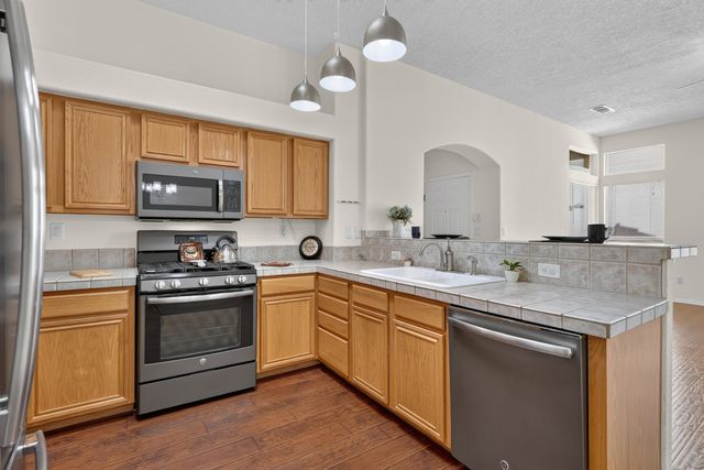 3137 Renaissance Loop SE, Rio Rancho, NM 87124