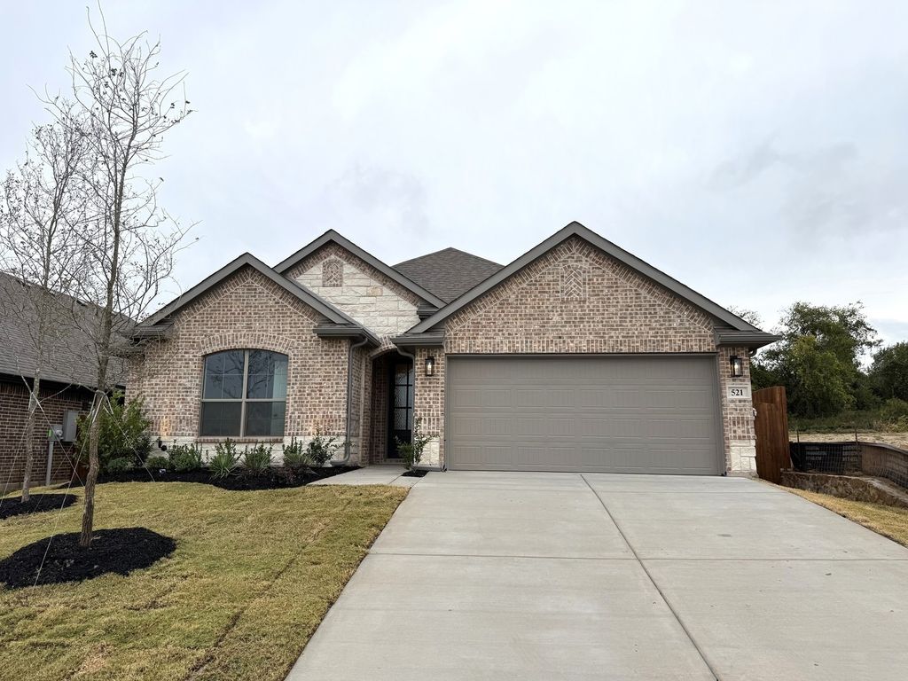 521 Waterford Park Boulevard, Weatherford, TX 76087