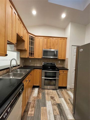 11288 SW 9th Ct, Pembroke Pines, FL 33025