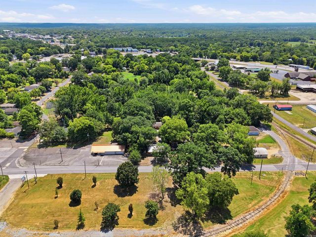 1003 W Moline Street, Malvern, AR 72104