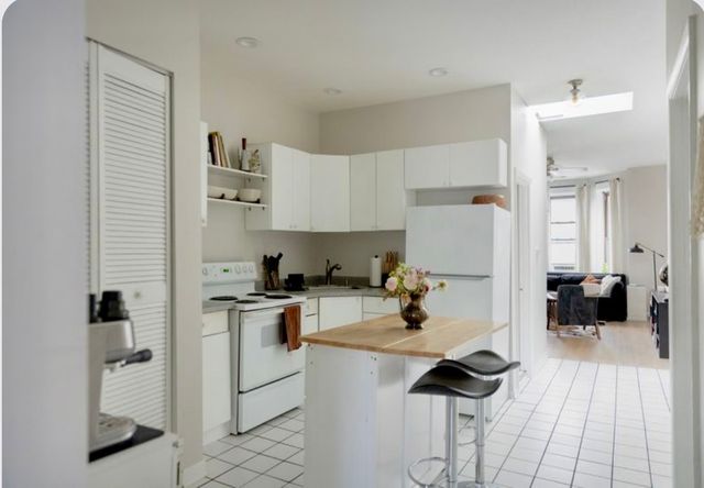 750 S Oakley Boulevard 3, Chicago, IL 60612