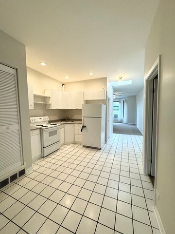 750 S Oakley Boulevard 3, Chicago, IL 60612