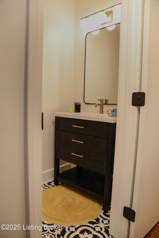 323 N Bonner Ave, Louisville, KY 40207