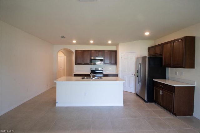 1215 SE 20th ST, Cape Coral, FL 33990