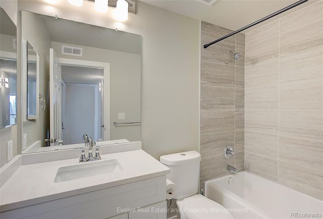 2575 S Syracuse Way J301, Denver, CO 80231