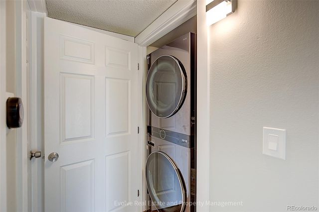 2575 S Syracuse Way J301, Denver, CO 80231