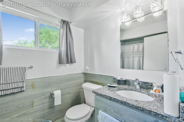 28906 Lorikay Street, Farmington Hills, MI 48334