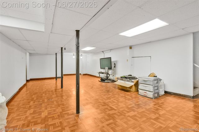 28906 Lorikay Street, Farmington Hills, MI 48334