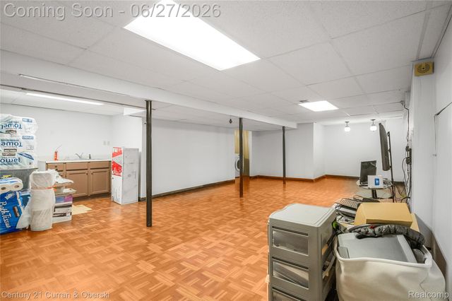 28906 Lorikay Street, Farmington Hills, MI 48334
