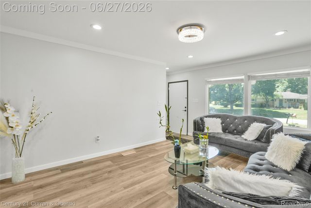 28906 Lorikay Street, Farmington Hills, MI 48334