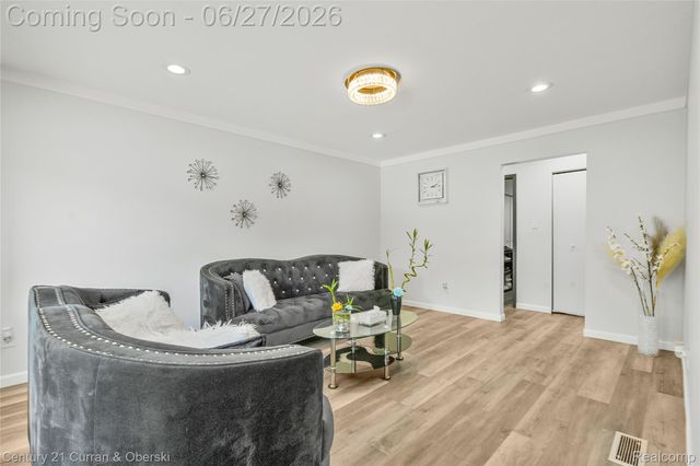 28906 Lorikay Street, Farmington Hills, MI 48334