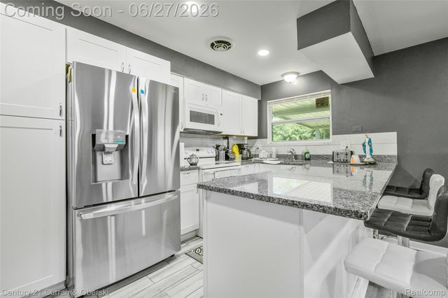 28906 Lorikay Street, Farmington Hills, MI 48334