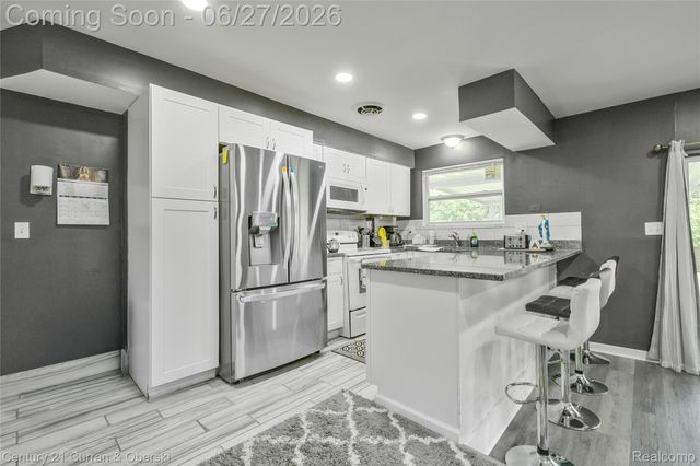 28906 Lorikay Street, Farmington Hills, MI 48334