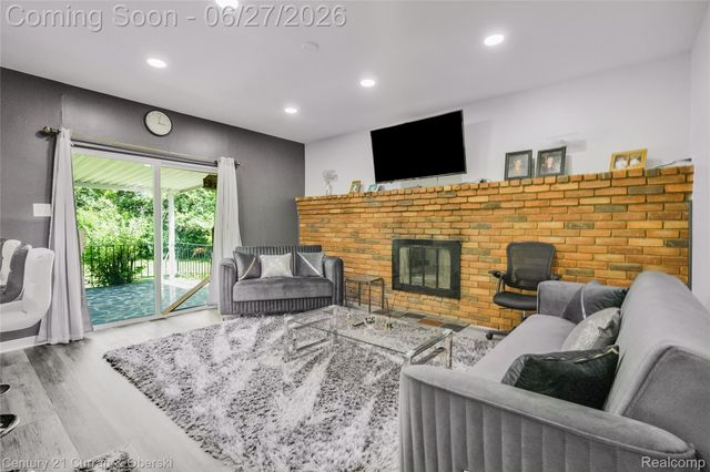 28906 Lorikay Street, Farmington Hills, MI 48334