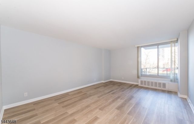 1 Claridge Dr 114, Verona Twp., NJ 07044