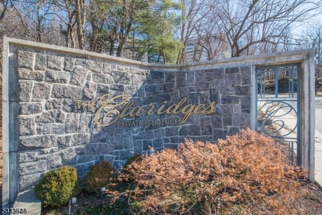 1 Claridge Dr 114, Verona Twp., NJ 07044