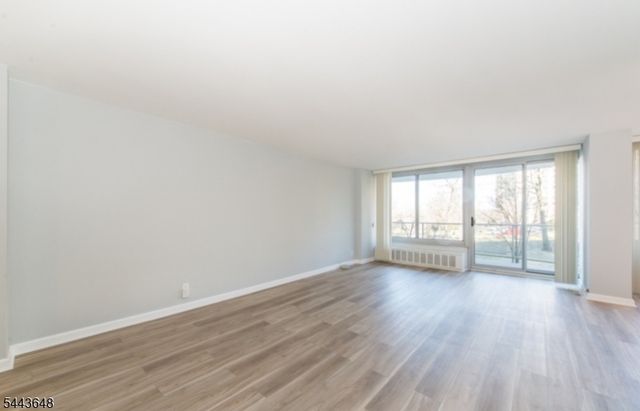 1 Claridge Dr 114, Verona Twp., NJ 07044