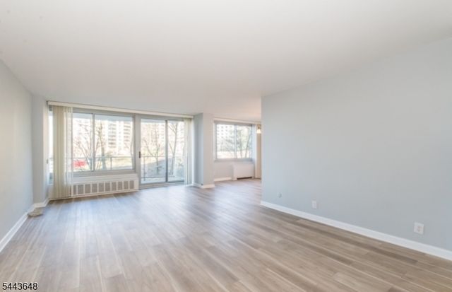 1 Claridge Dr 114, Verona Twp., NJ 07044