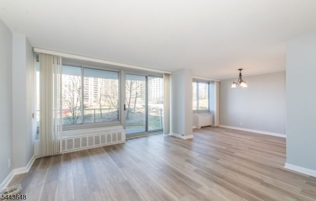 1 Claridge Dr 114, Verona Twp., NJ 07044