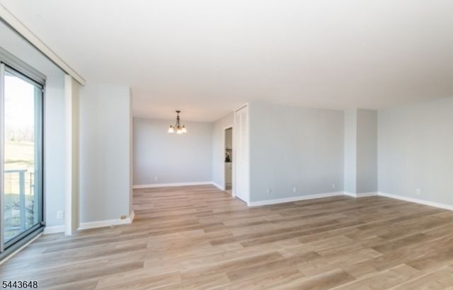 1 Claridge Dr 114, Verona Twp., NJ 07044