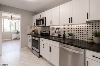 1 Claridge Dr 114, Verona Twp., NJ 07044