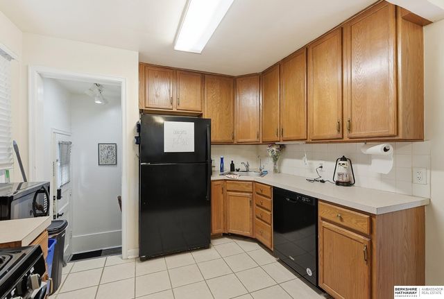 5835 Oak Street, Omaha, NE 68106