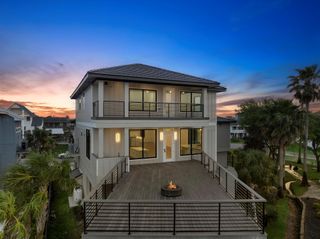 1303 Oahu Drive, Tiki Island, TX 77554