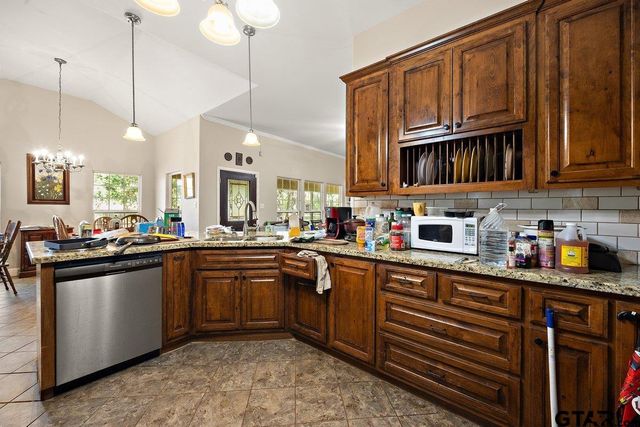 1505 CR 2628, Alto, TX 75925