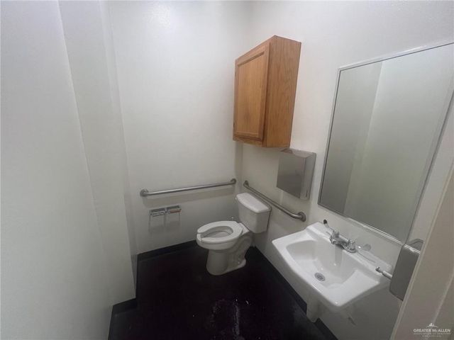 200 N Mccoll Road D-E, Mcallen, TX 78501