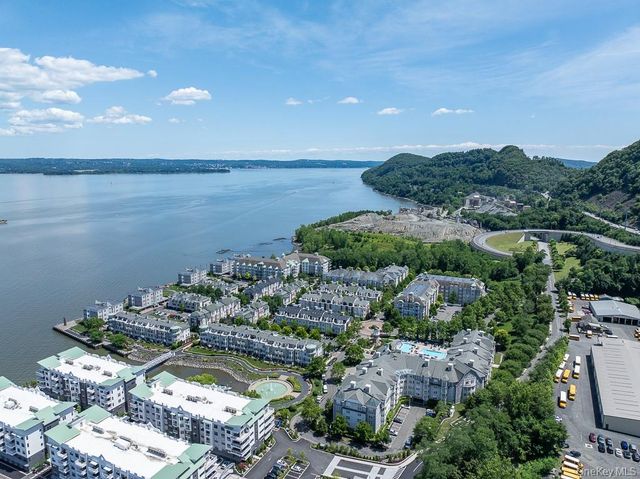 1321 Round Pointe Drive, Haverstraw, NY 10927