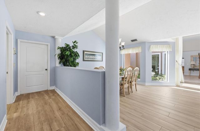 4221 ESCONDITO CIRCLE, Sarasota, FL 34238