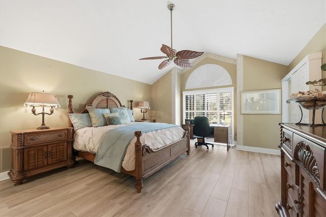 4221 ESCONDITO CIRCLE, Sarasota, FL 34238