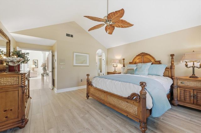 4221 ESCONDITO CIRCLE, Sarasota, FL 34238